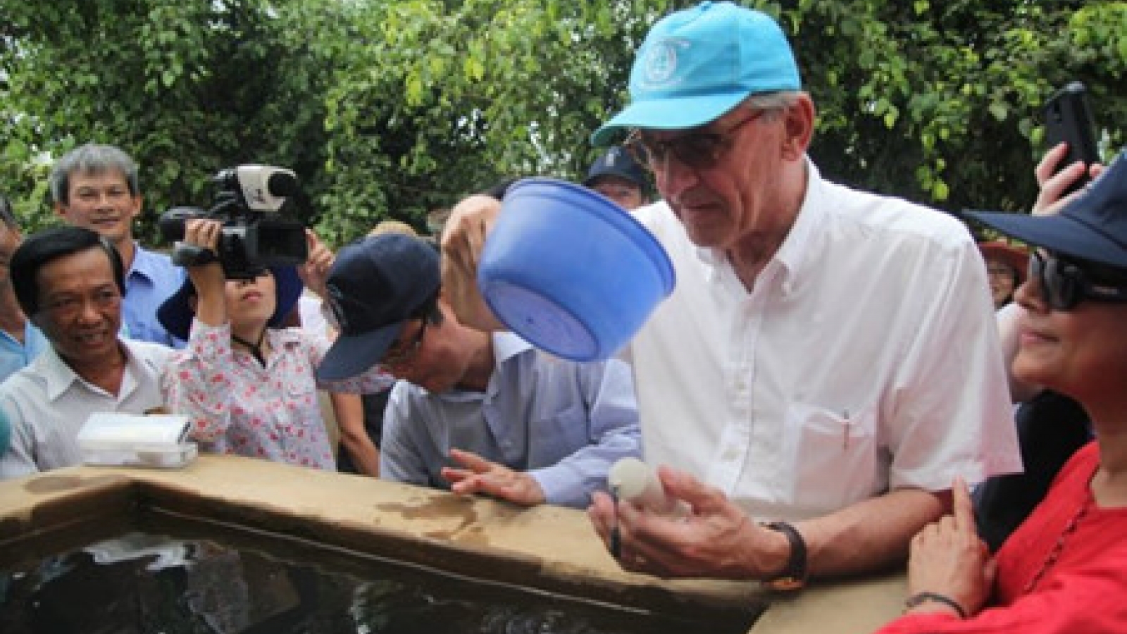 UN official inspects drought, saline intrusion in Ben Tre 