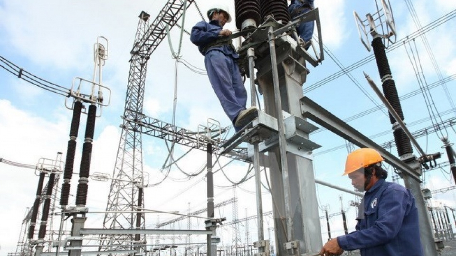 EVN achieves first and positive credit rating from Fitch Ratings 