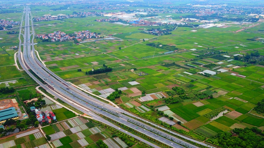 Vnexpress: The most scenic highway in Vietnam