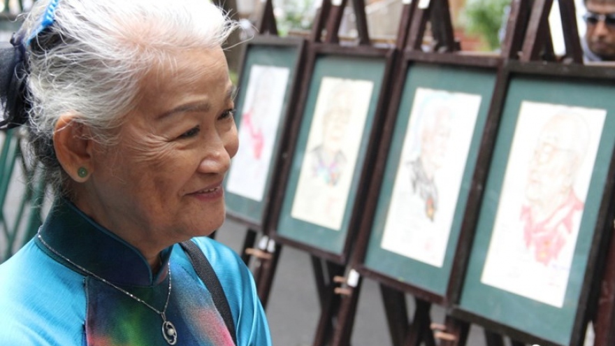 Art exhibition honours mothers of sons who died in war