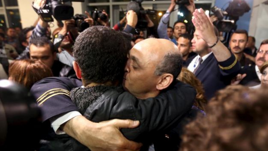 EgyptAir hijack ends with passengers freed