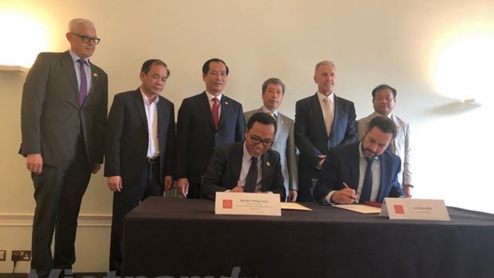 Vietnam, UK seek to foster trade, investment links