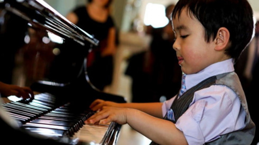 5-year-old piano prodigy to stun Vietnamese audiences