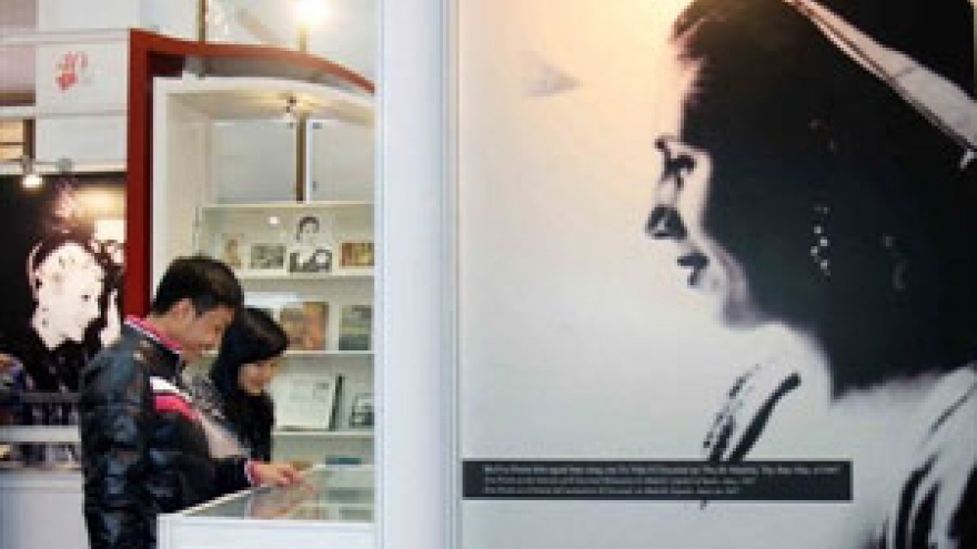 Photos of Evita lure Hanoi visitors