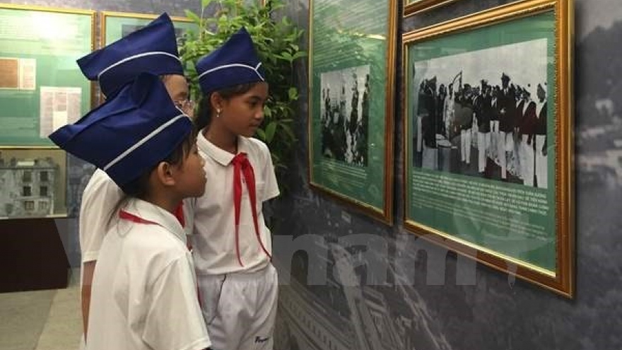 Exhibition features late leader’s imprints on Vietnam-France relations