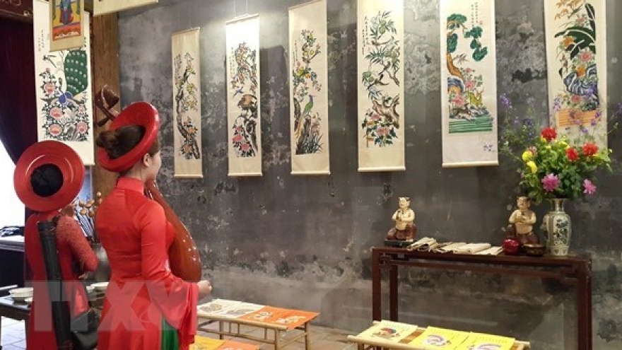 Exhibition of folk paintings opens in Da Nang