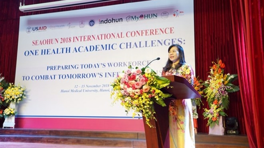 Experts discuss ways to combat infectious diseases