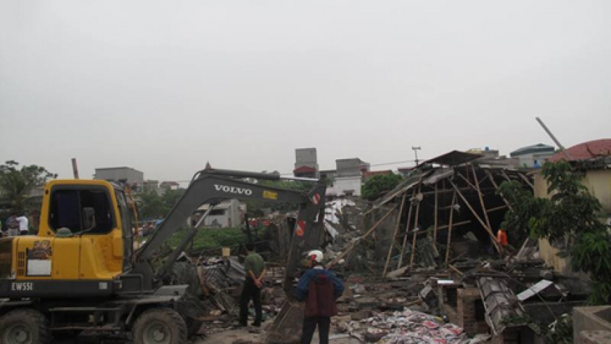 
        Explosion kills four workers in northern Vietnam
                              