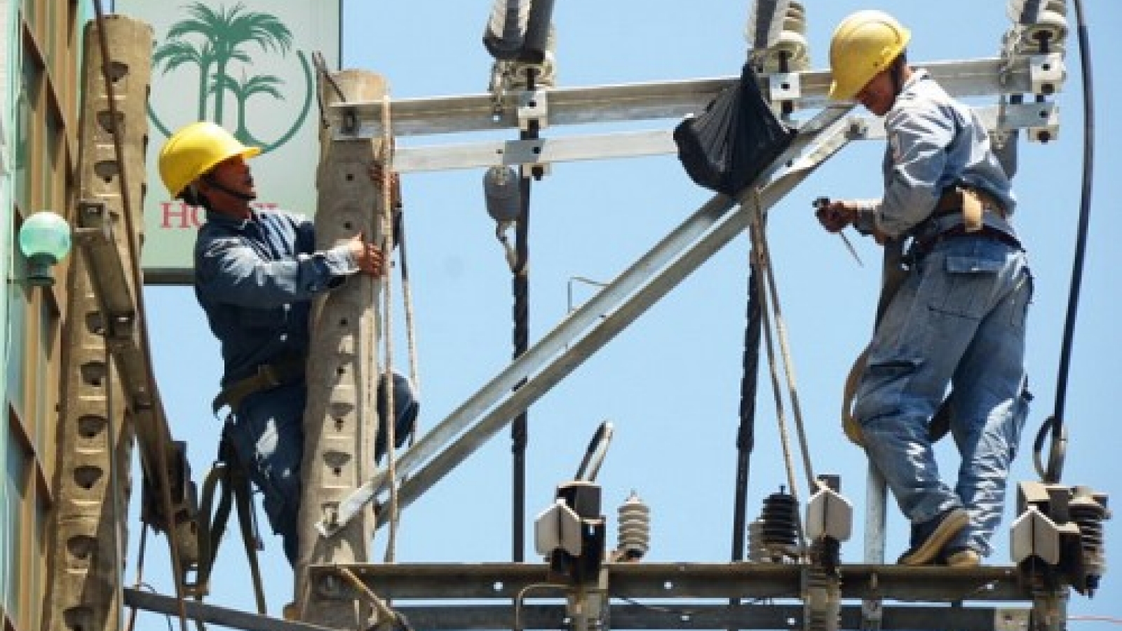 Experts fear unchanged monopoly as Vietnam’s sole power utility announces restructure