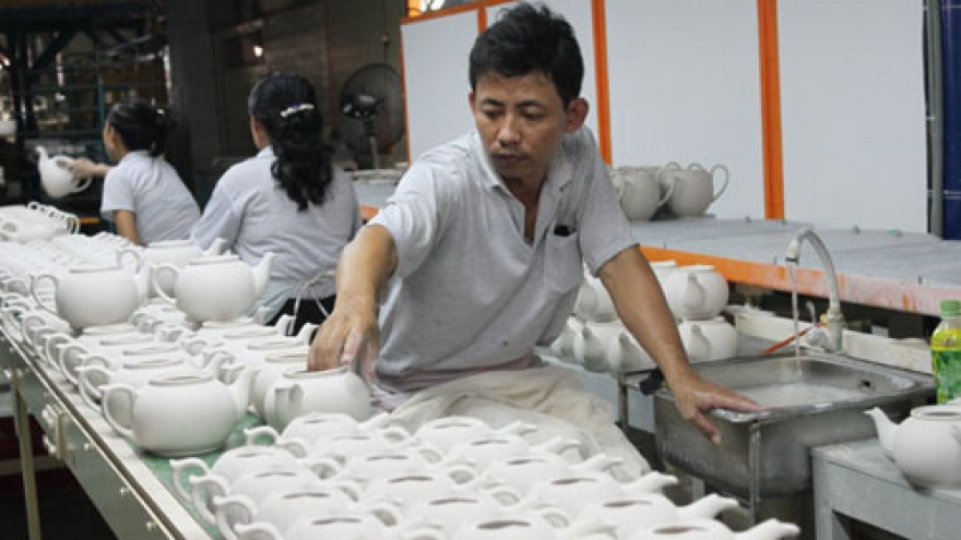 Policies give preferences to FIEs, neglect domestic enterprises