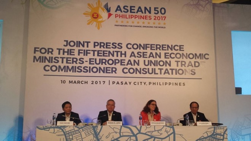 EU, ASEAN agree to resume FTA negotiations