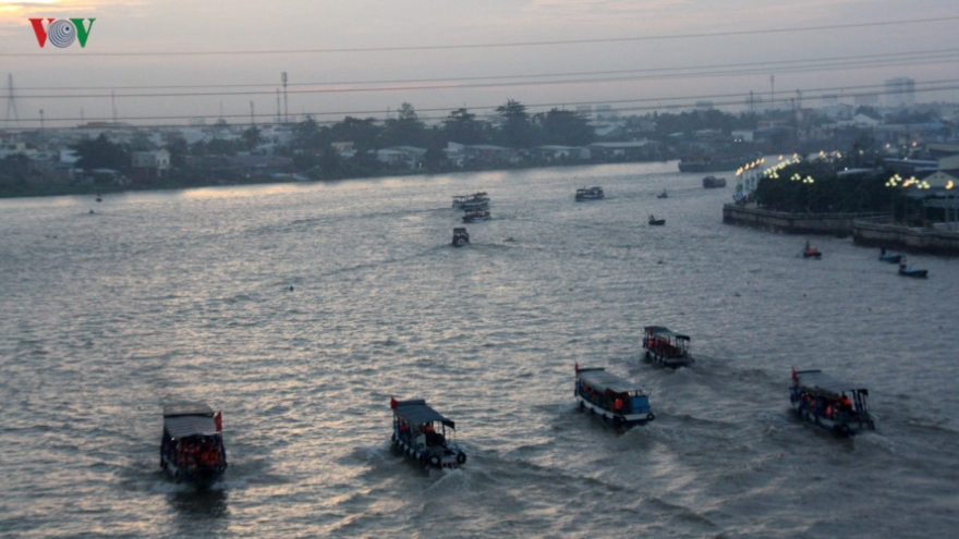 Amazing Cai Rang floating market of the Mekong Delta