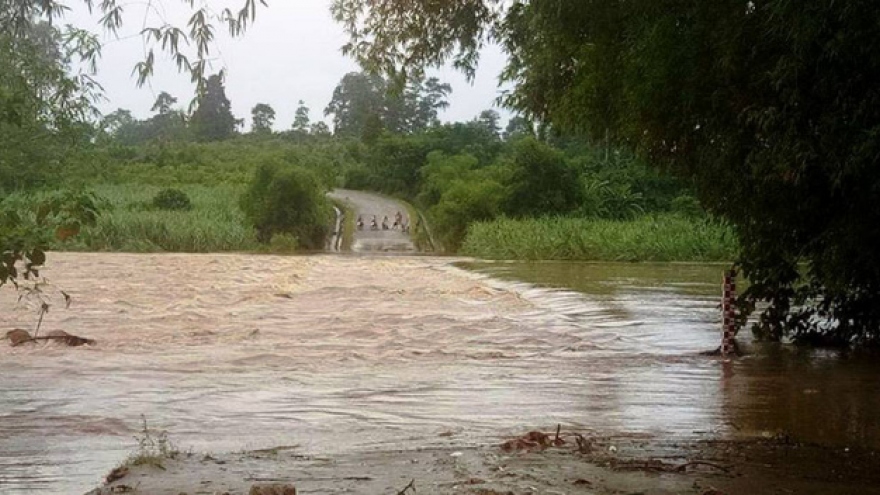 Nghe An confronts severe flood and landslides 