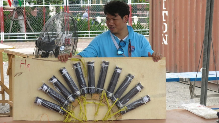 UK, Chinese teams prepare for tonight’s pyro-musical competition 