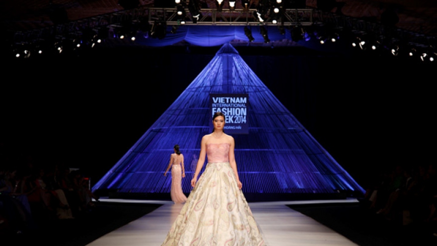 Models strut the catwalk at Hoang Hai fashion show