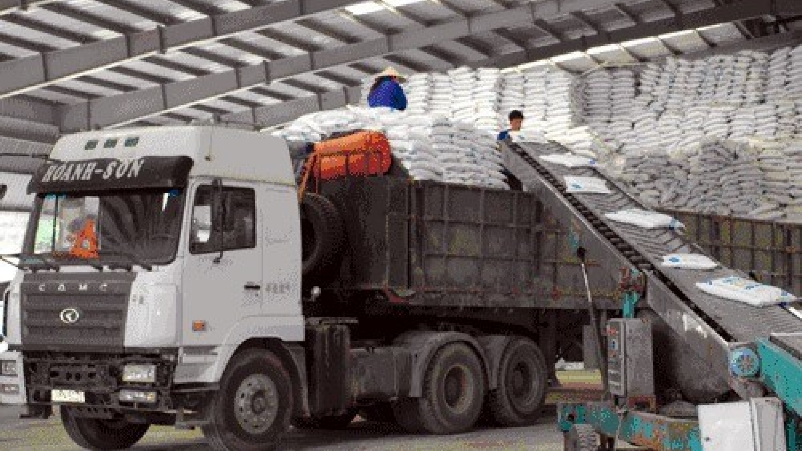 Fertilizer firms expect stocks to pick up in 2017
