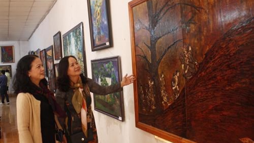 Fine art exhibition features Central Highlands land, people