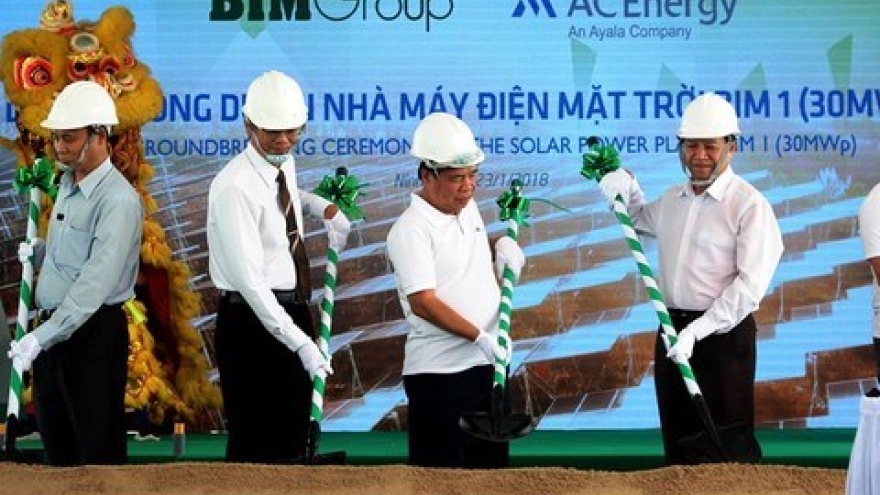 
        First Solar gets equipment delivery
                              