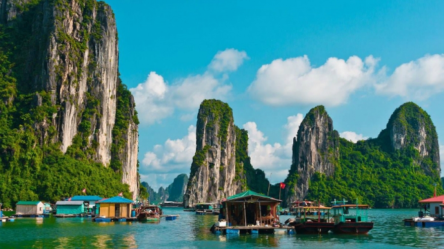 Vietnam’s Golden Bridge, fishing village reaffirm awesome reputation
