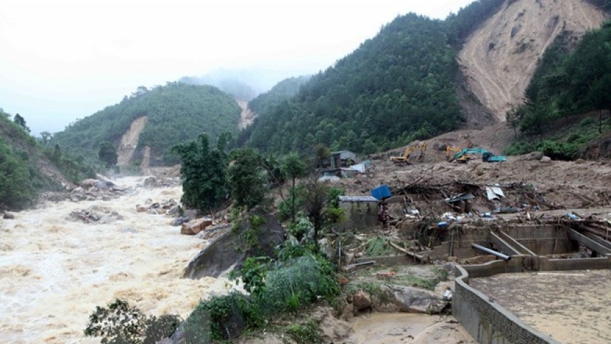 
        Floods, landslides leave three dead, three missing in Lai Chau
                              