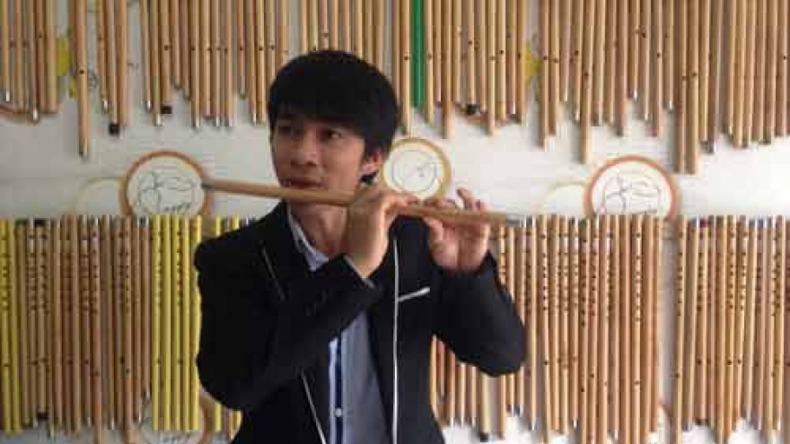 The Vietnamese Bamboo Flute