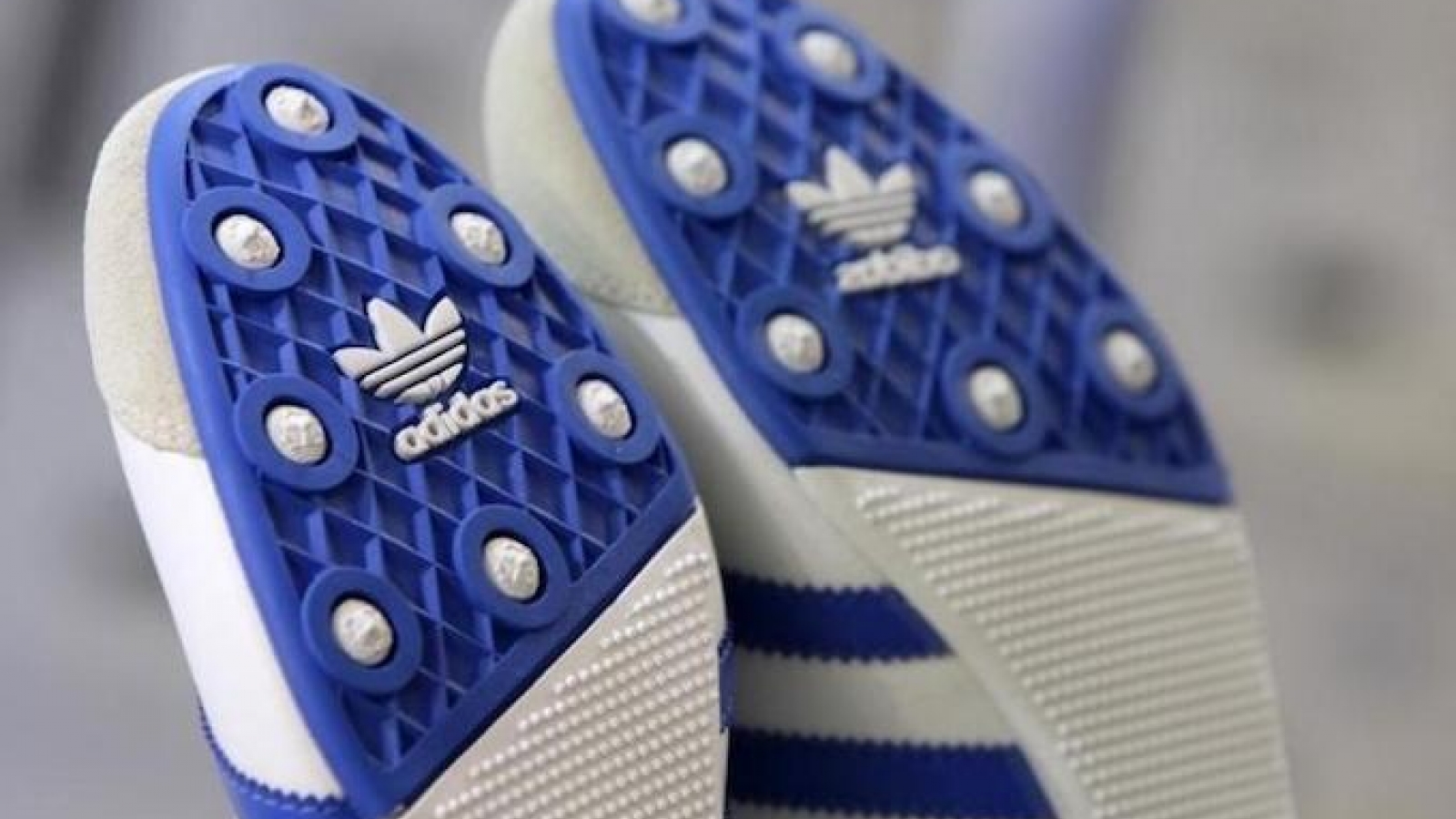 Footwear giants shift outsourcing from China to Vietnam