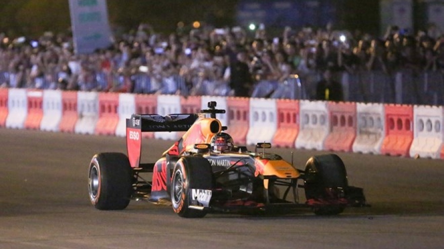 Formula One legend hits Hanoi streets