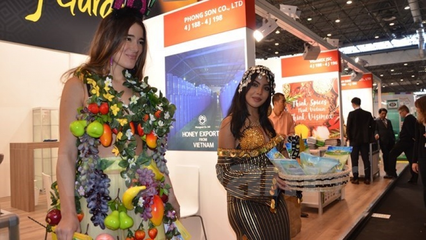 Vietnamese products introduced at Paris food fair