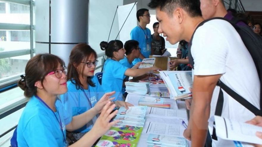 Financial career workshop held for Vietnamese students in France