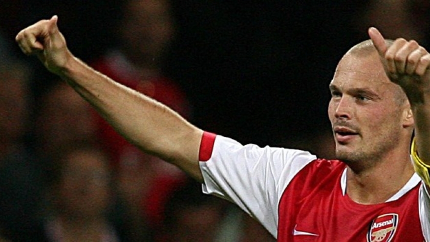 Arsenal star arrives in Vietnam