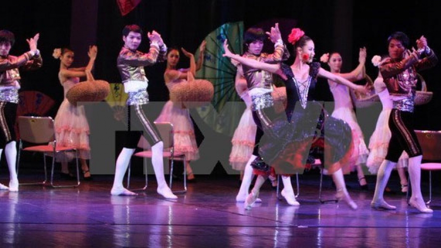 Vietnam, French artists stage Carmen