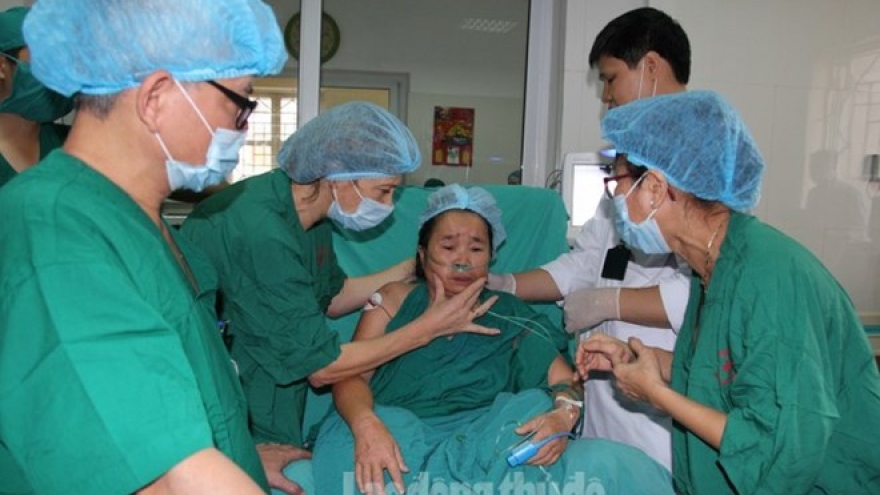 French lung experts visit Vietnam