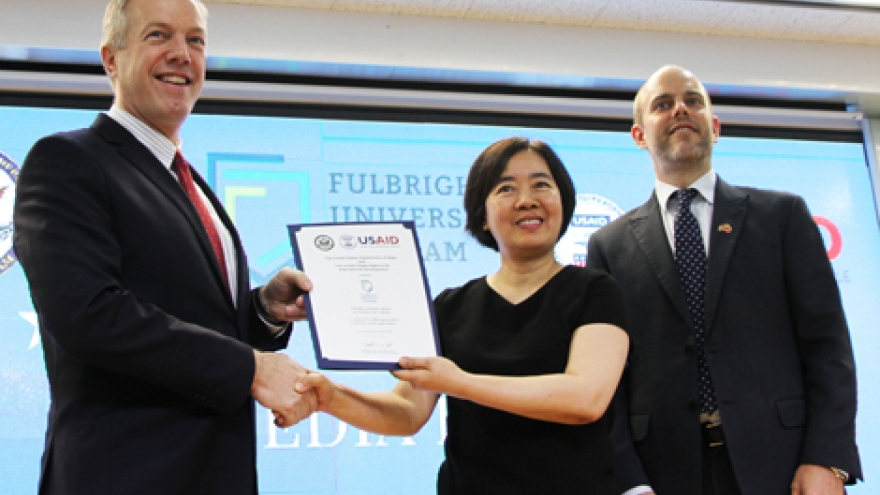 American private university Fulbright to teach Marxism-Leninism in Vietnam