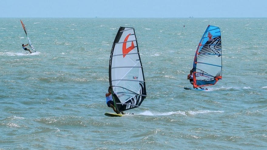 20th international windsurfing tourney wraps up in Binh Thuan