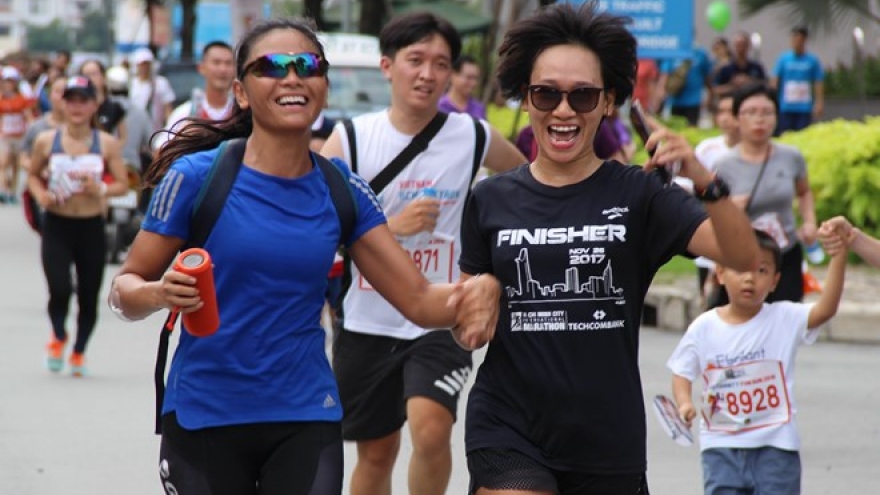 More than 10,000 people join Fund Run for Charity in HCM City