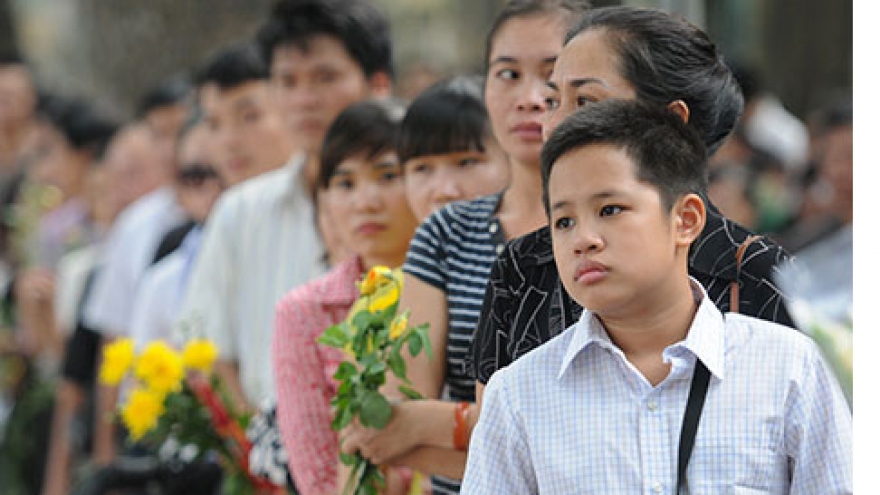 Thousands pay tribute to General Giap