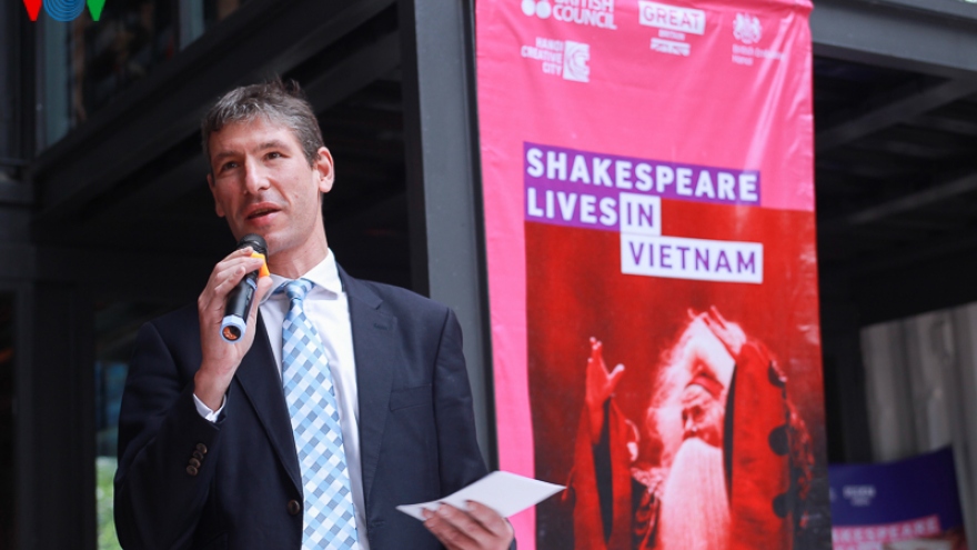 Shakespeare Lives in Photography at Hanoi Creative City