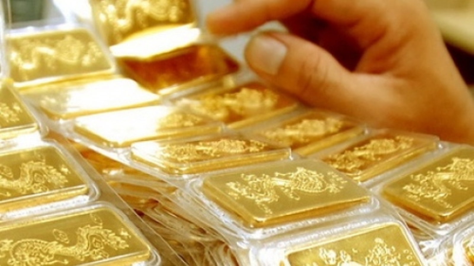 Gold price falls by VND500,000/tael  
