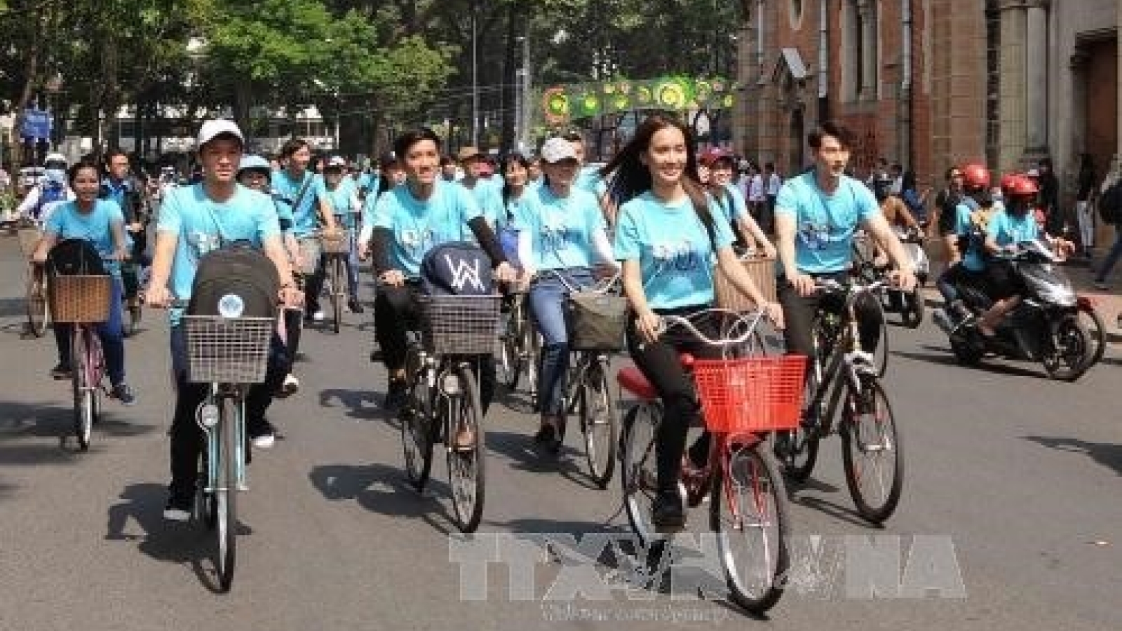 HCM City launches Earth Hour 2017
