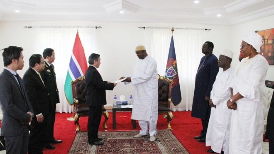 Vietnamese Ambassador presents credentials to Gambian President