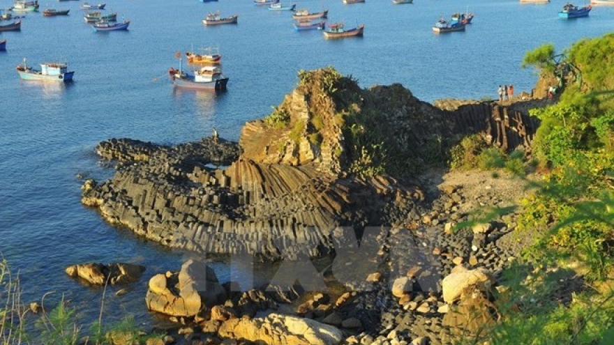 Holiday makers fill beaches in Phu Yen central province