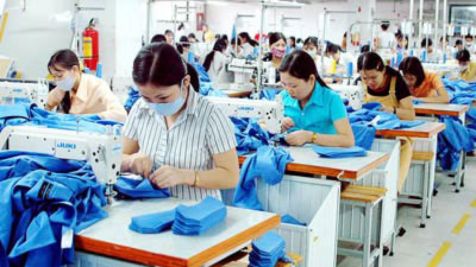 Garment exports hit US$13.65 billion in 8 months
