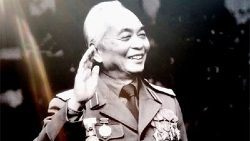 Thousands pay final tribute to General Giap in HCM City 