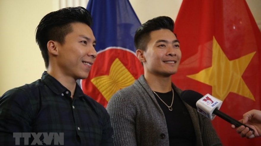 Acrobatic brothers lauded for daredevil performance at UK show