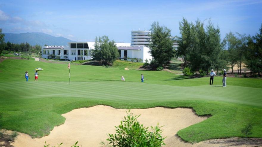 Golfers tee up for tourney at FLC Quy Nhon Resort
