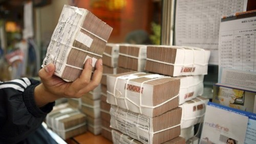 Vietnam government revenues rise despite weak oil prices