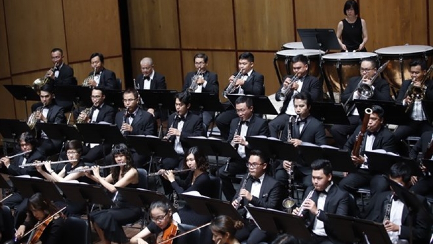 Greek conductor to perform at Christmas concert in HCM City