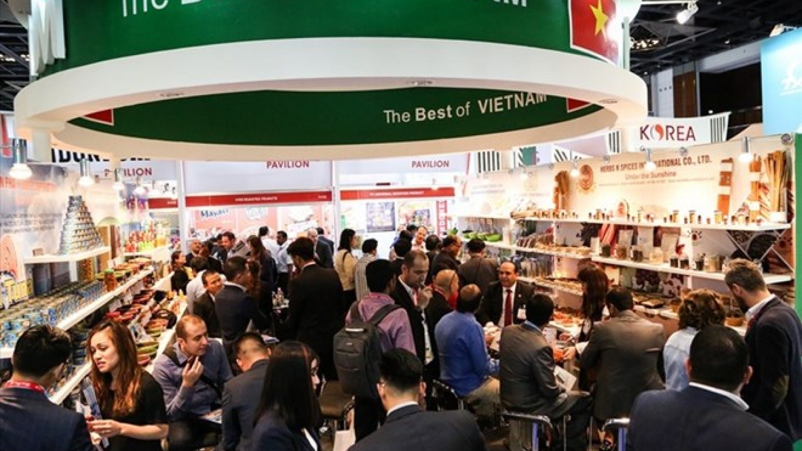 Vietnamese firms join world’s largest food, beverage fair in UAE