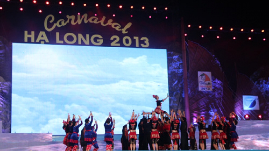 Performances open 2013 Ha Long Carnival 