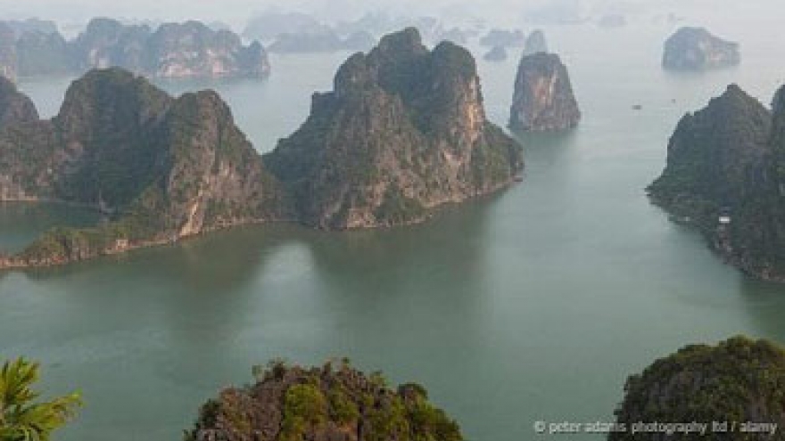 Ha Long Bay among top 15 most amazing rock formations